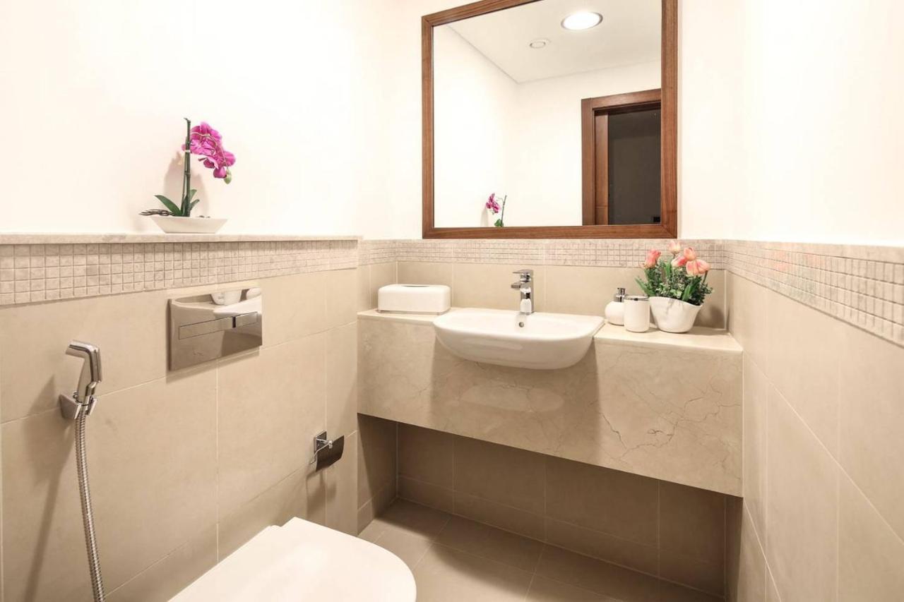 Frank Porter - Burj Vista Apartment