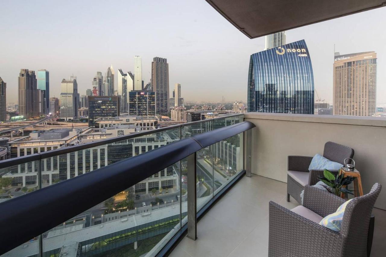 Frank Porter - Burj Vista Apartment *