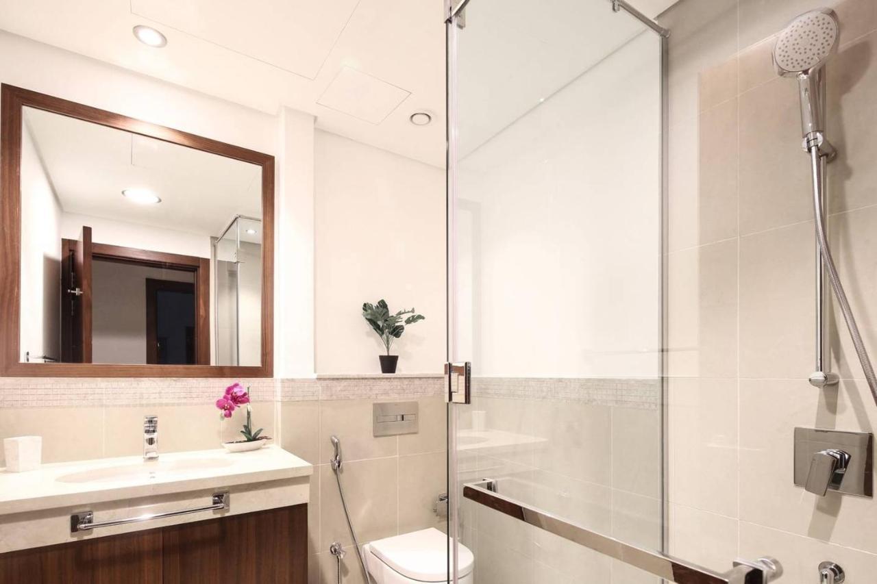 Frank Porter - Burj Vista Apartment