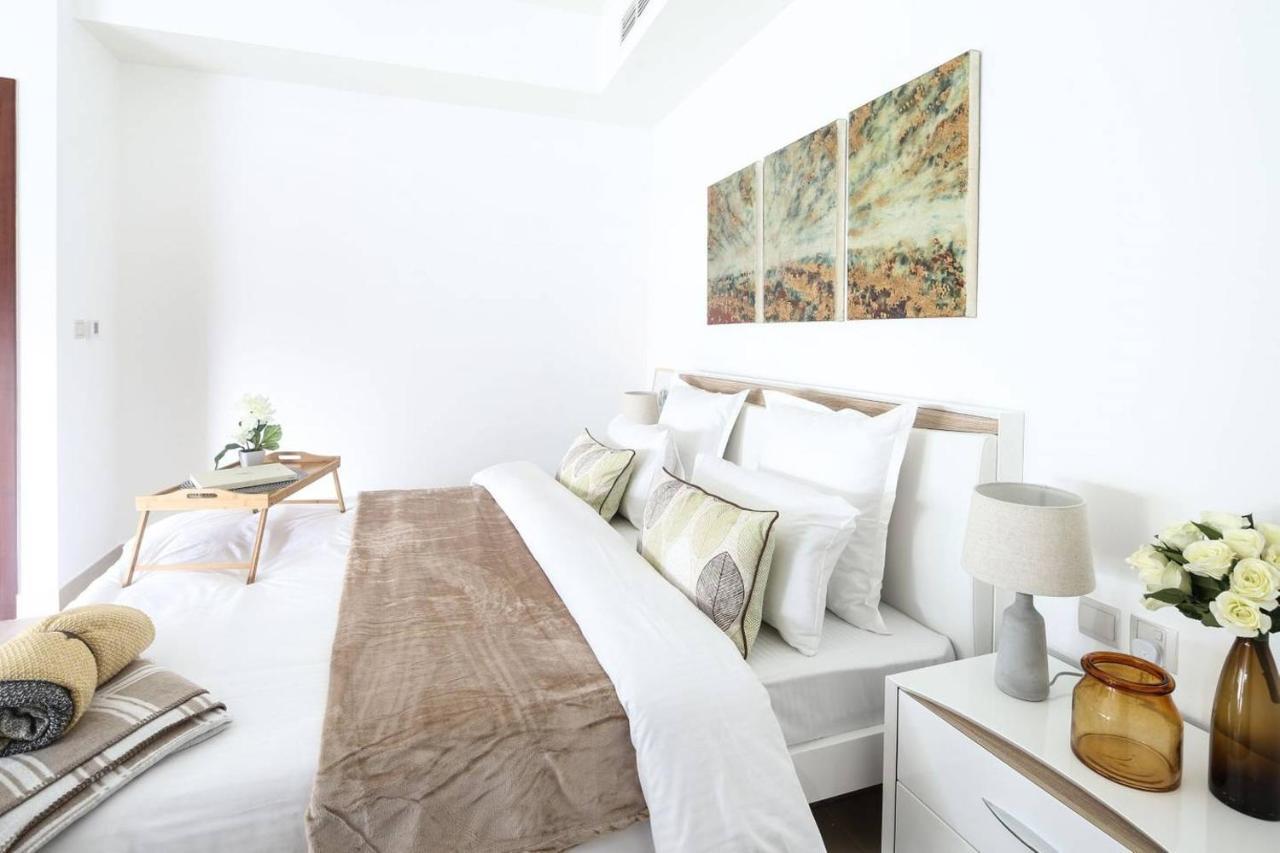 Frank Porter - Burj Vista Apartment *